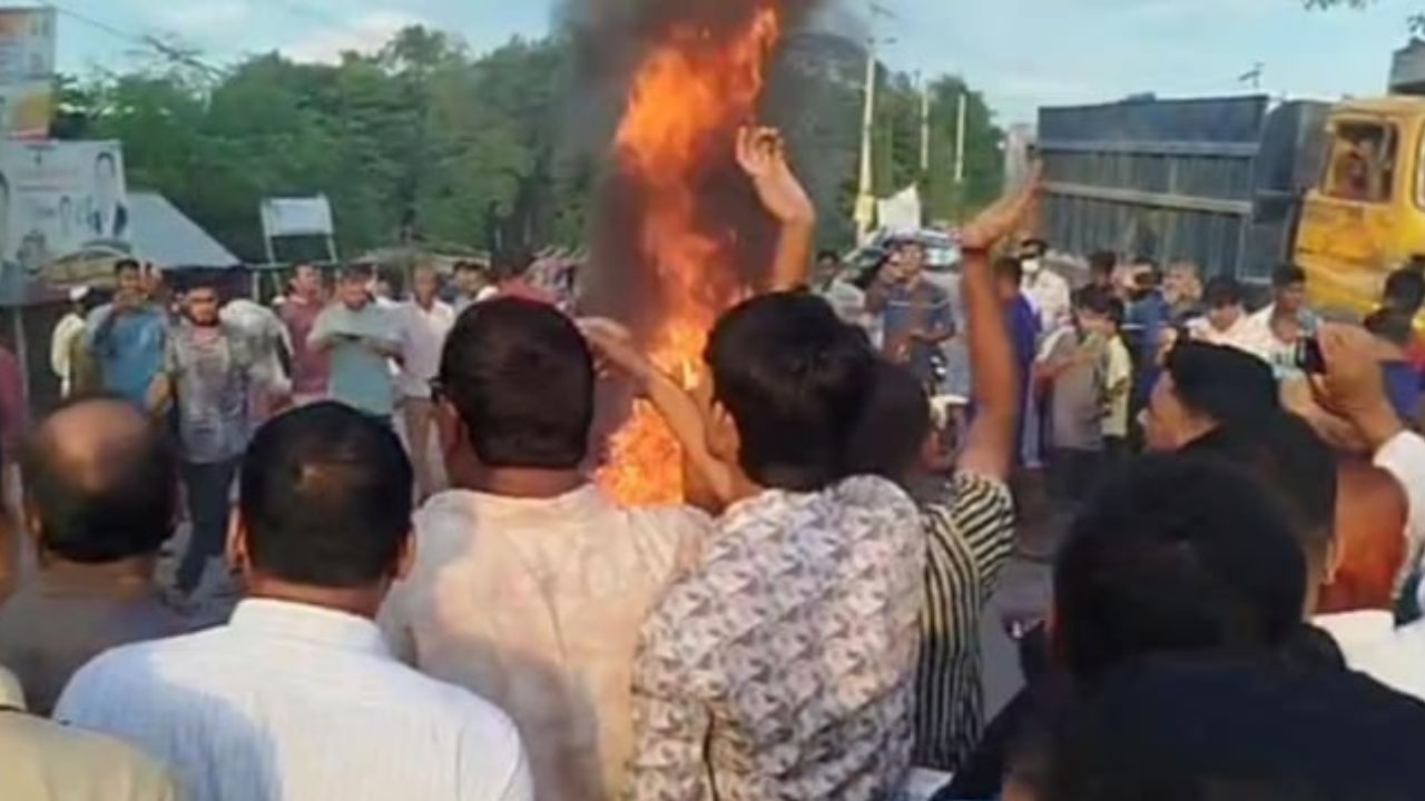 রুমিন ফারহানার অনুসারীদের সড়ক অবরোধ, এনসিপির বিক্ষোভ